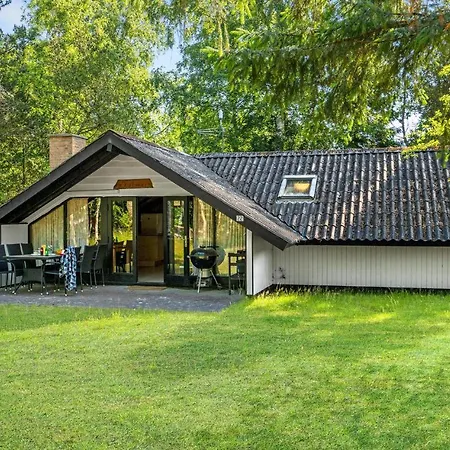 3 Bedroom Awesome In Hadsund * Helberskov
